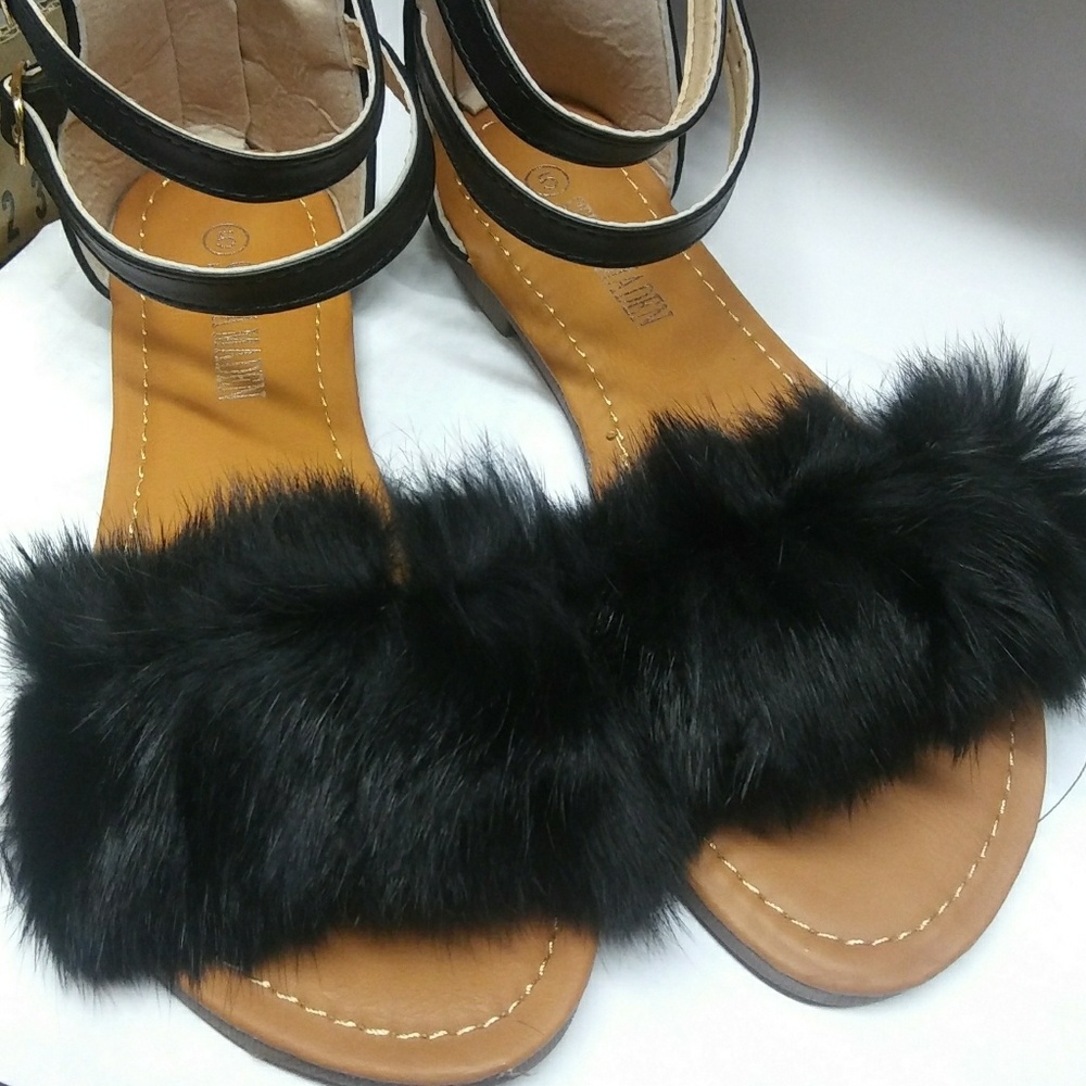RESTOCK Women's Stylish Faux Fur Flat Sandals
